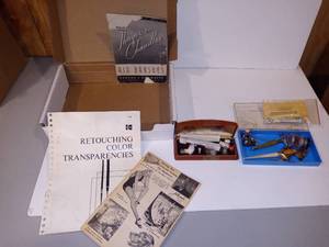 lot 3156 image: Vintage Paasche air brush painting equipment with accessories