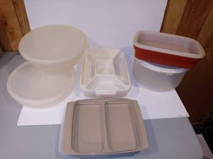 lot 3157 image: 6 piece lot of vintage TupperwareRubbermaid storage containers