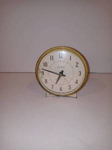lot 3162 image: Vintage Big Ben Westclox alarm clock