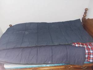lot 4102 image: King Size Sleeping Bag