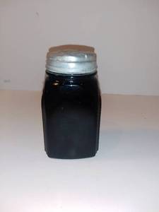 lot 4110 image: Black Amethyst Salt Shaker