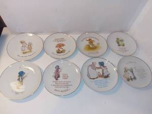 lot 4130 image: Lot of 8 Holly Hobbie Collectible Plates