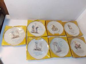 lot 4133 image: Lot of 7 Boxed Holly Hobbie Collectible Plates