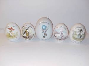 lot 4136 image: Lot of 5 Holly Hobbie Collectible Eggs