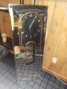 lot 4215 image: Large Retro Mirrored Clock