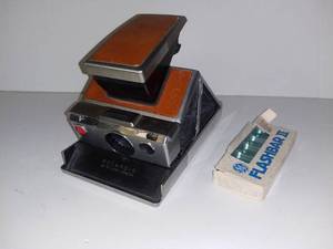 lot 131 image: Polaroid SX-70 Land Camera - Serial M302500417