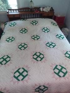 lot 1000 image: Handmade Queen Size Quilt