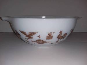 lot 1012 image: Vintage Brown and White #443 Mixing Bowl
