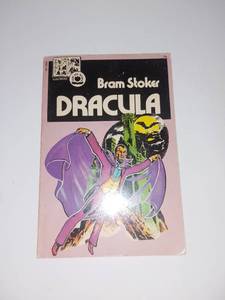lot 1022 image: 1973 Bram Stoker Dracula Illustrated Paperback
