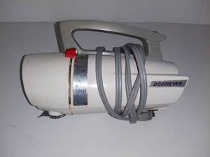 lot 1025 image: Vintage Dormeyer Model 9500 Hand Mixer - No Beaters