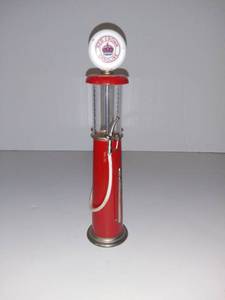 lot 1027 image: Red Crown Gasoline Mini Pump