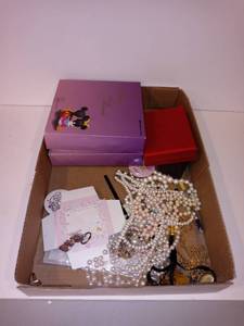 lot 3171 image: Mega lot of assorted costume jewelry from necklaces earrings pendants and more