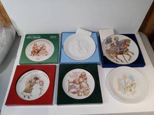 lot 3180 image: Lot 06 Holly Hobbie limited edition and special edition collectors plates
