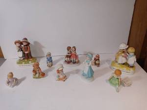 lot 3186 image: Lot of 10 assorted Holly Hobbie collectible figurines