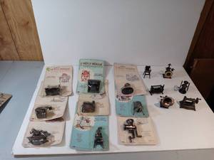 lot 3190 image: Lot of 9 assorted Holly Hobbie diecast collectibles in package with some loose ones