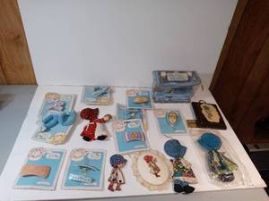 lot 3194 image: Lot Holly Hobbie miscellaneous supplies hair clips and more