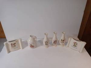 lot 3196 image: Lot of 6 ceramic pieces from the Holly Hobbie Freedom series