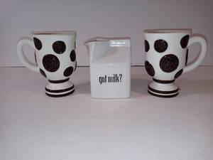 lot 3198 image: Lot of 3 2 ceramic Oreo cookie mugs and a ceramic got milk carton