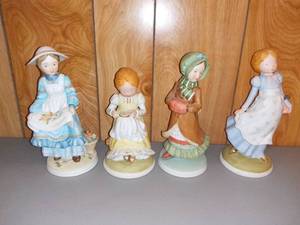 lot 4226 image: Lot of 4 Holly Hobbie Porcelain Figurines