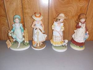 lot 4227 image: Lot of 4 Holly Hobbie Porcelain Figurines