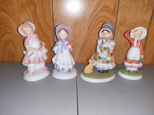 lot 4229 image: Lot of 4 Holly Hobbie Porcelain Figurines