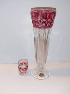 lot 4238 image: The European Collection Cranberry Vase and Bird Design Toothpick Holder