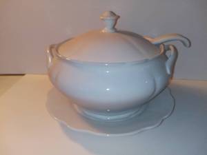 lot 4242 image: 4-Piece Cordon Bleu Porcelain Soup Tureen