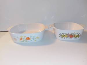 lot 4243 image: Vintage Corning Ware Casserole Dishes