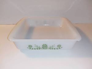 lot 4246 image: Green Daisy Square Glasbake Casserole Dish