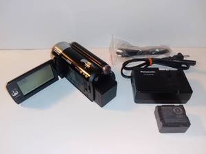 lot 4248 image: Panasonic SDR-H80 Handheld Video Camera