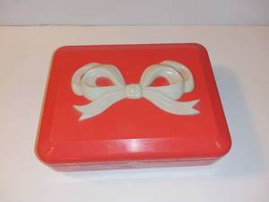 lot 4255 image: Vintage Max Factor Brownette Empty Wig Cosmetics Box