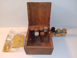 lot 4257 image: Vintage Liquid and Powder Leaf Set