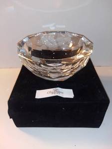 lot 4258 image: Heavy Oleg Cassini Crystal Bowl