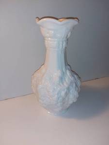 lot 4259 image: Vintage Milk Glass Vase With Grape Design