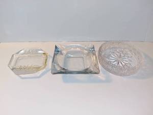 lot 4263 image: Lot of Vintage Glass Ashtrays