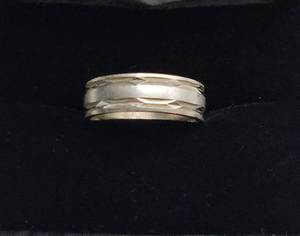 lot 103 image: 14k White Gold Ring - Size 6 12 - 3.4g