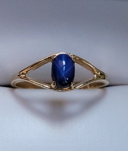 lot 105 image: 10k Yellow Gold Lindy Star Sapphire Ring - Size 5 - 1.1g