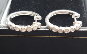 lot 107 image: BEAUTIFUL 14k 585 White Gold Round Hoop Earrings with Diamonds - 2.4g