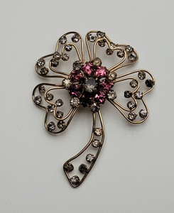 lot 112 image: Vintage Signed Harper 12k GF Art Deco Pink and Clear Rhinestone Flower Pendant Brooch