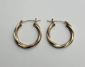 lot 119 image: 14k Yellow Gold Earrings - 2.0g