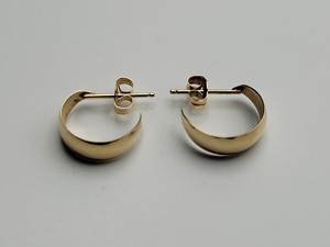 lot 120 image: 14k Yellow Gold Earrings - 1.0g