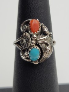 lot 124 image: Vintage Navajo Sterling Turquoise & Coral Ring - Size 5 12