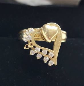 lot 133 image: Vintage 10k Yellow Gold Spinning Heart Ring - 3.7g - Size 7