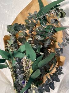 lot 7852 image: BEE & WILLOW DRIED MIXED FLORAL BOUQUET