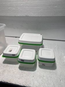 lot 7869 image: 4 Rubbermaid Storage containers