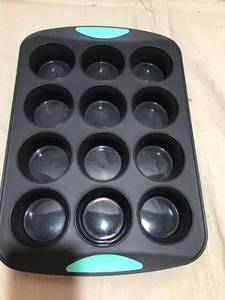 lot 8493 image: Trudeau Structure Silicone 12-Cup Muffin Pan