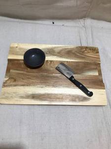 lot 8495 image: Libbey Acaciawood Cheese Board Serving Set