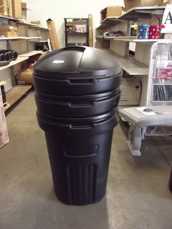 lot 1721 image: NEWLot of 3 SEMCO 32 Gallon Trash Cans with Lids