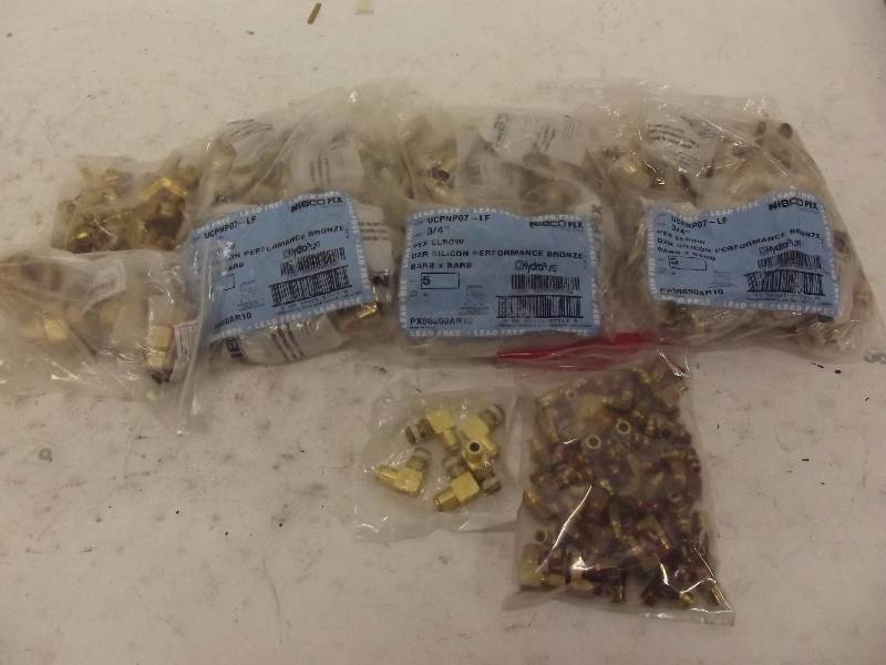 lot 1725 image: Large Lot of PEX ELBOW