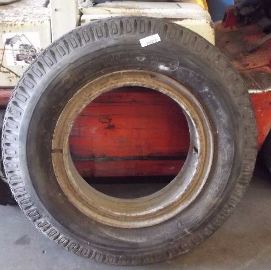 lot 1762 image: Power King SHR Tire